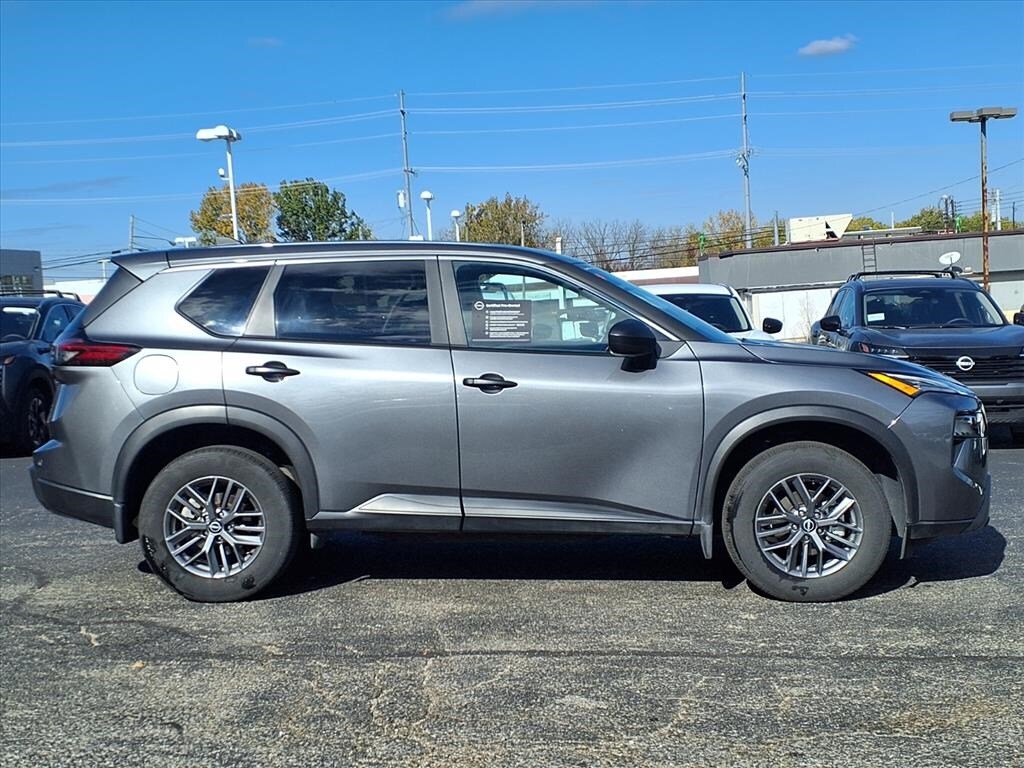 2024 Nissan Rogue S photo 2