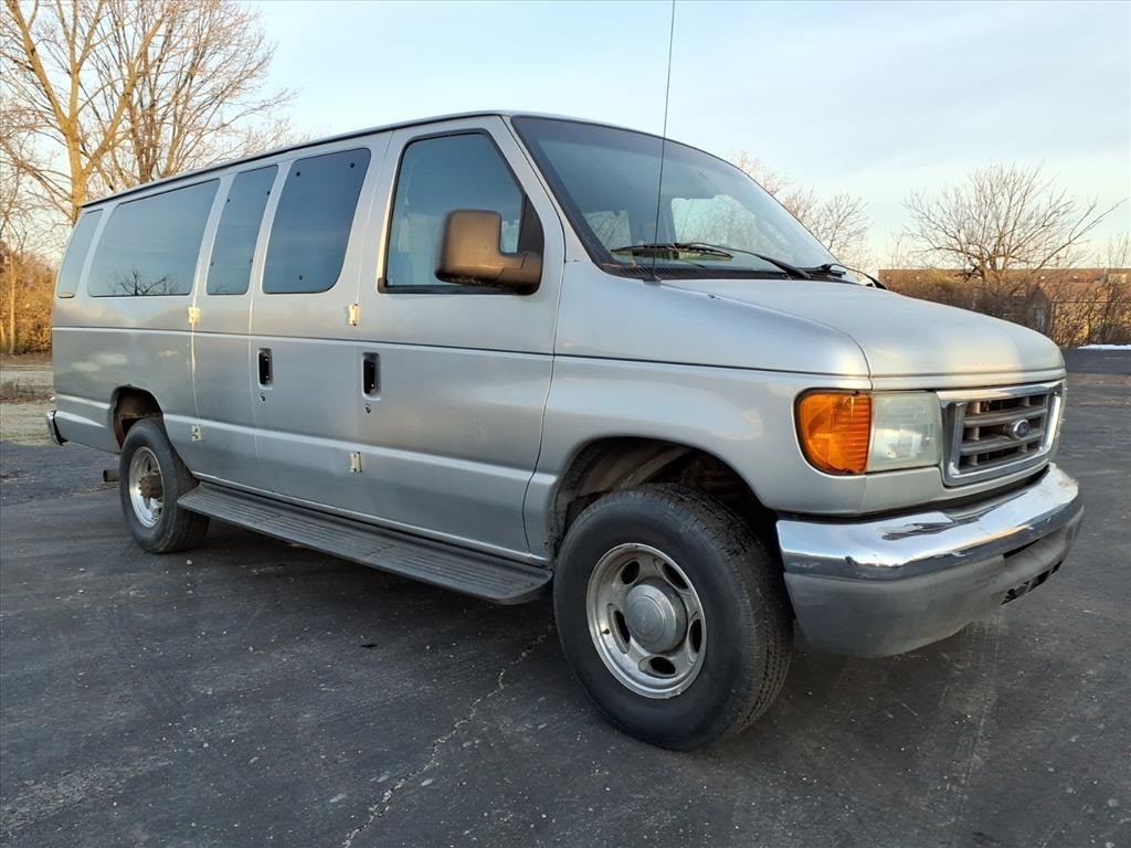 2007 Ford Econoline Wagon's photo