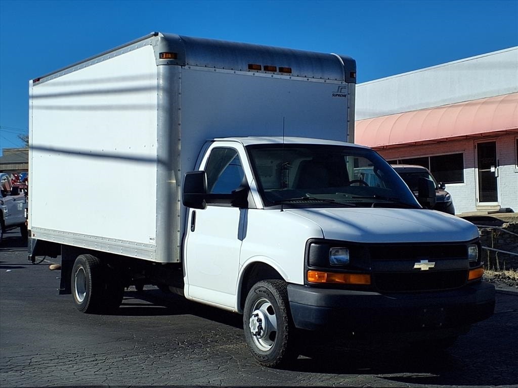 2016 Chevrolet Express Cutaway Base's photo