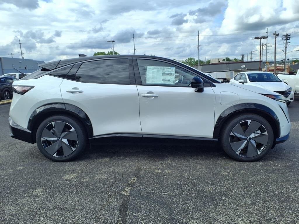 2025 Nissan ARIYA Platinum e-4ORCE photo 2