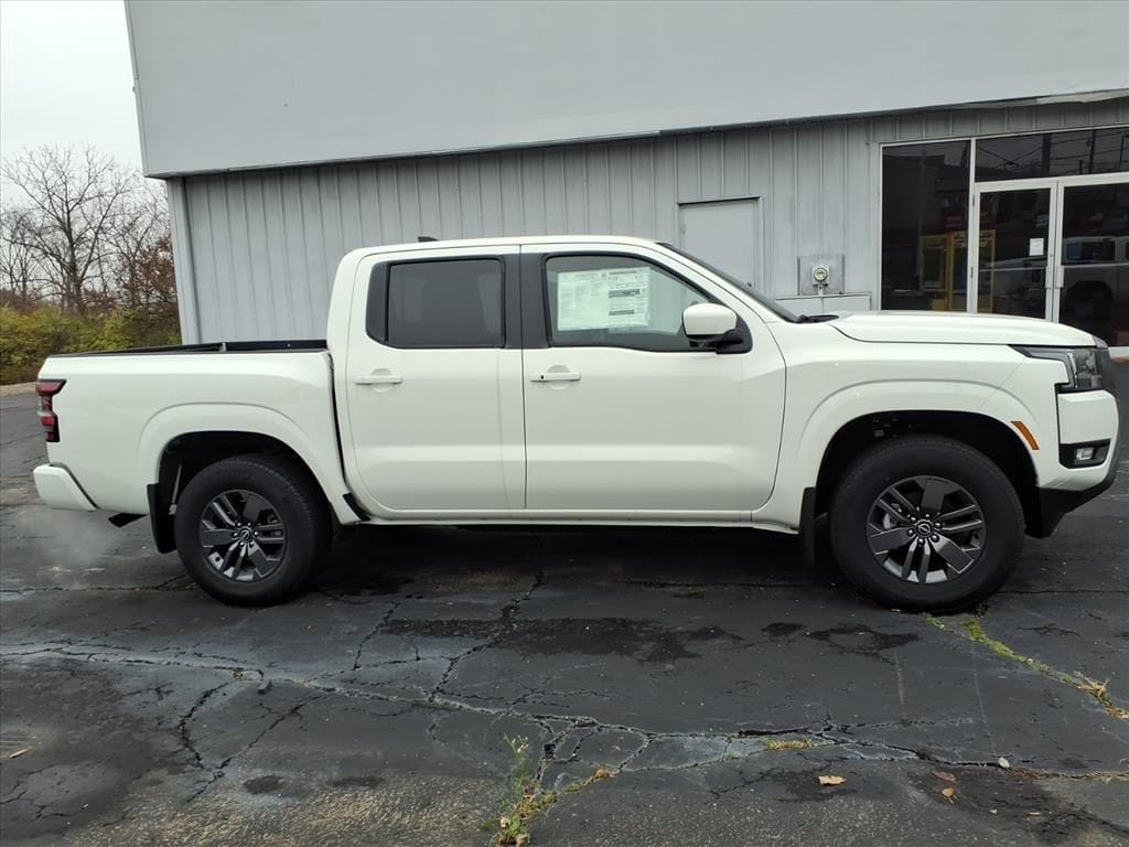 2025 Nissan Frontier SV - Photo 8