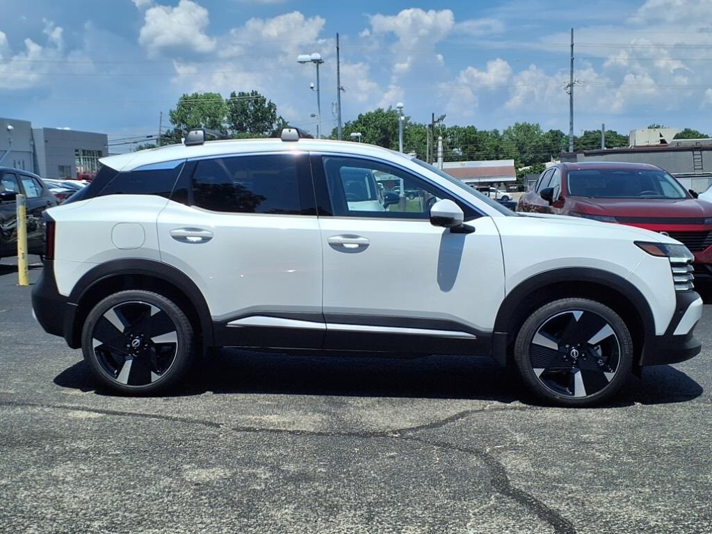 2025 Nissan Kicks SR photo 2