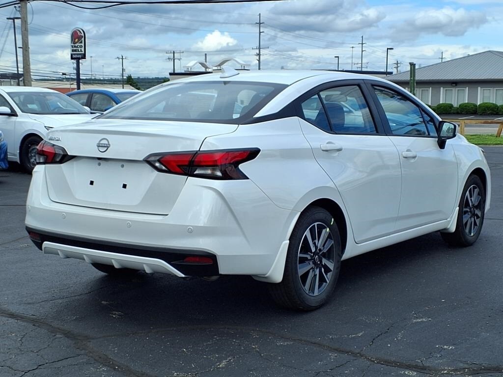 2025 Nissan Versa 1.6 SV photo 3