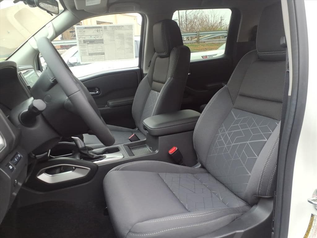 2025 Nissan Frontier SV - Photo 12