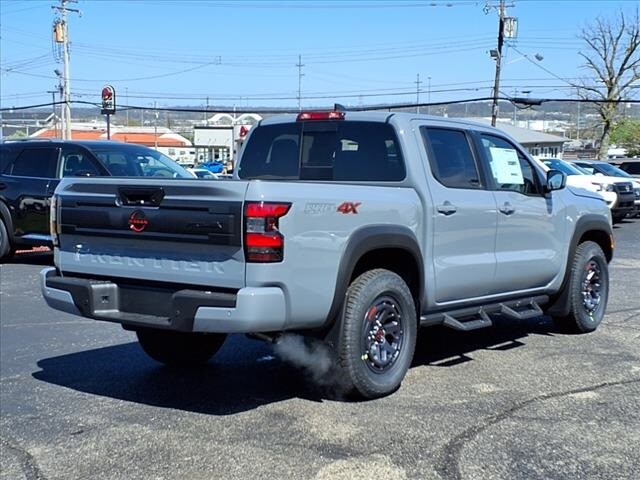 2025 Nissan Frontier PRO-4X photo 4