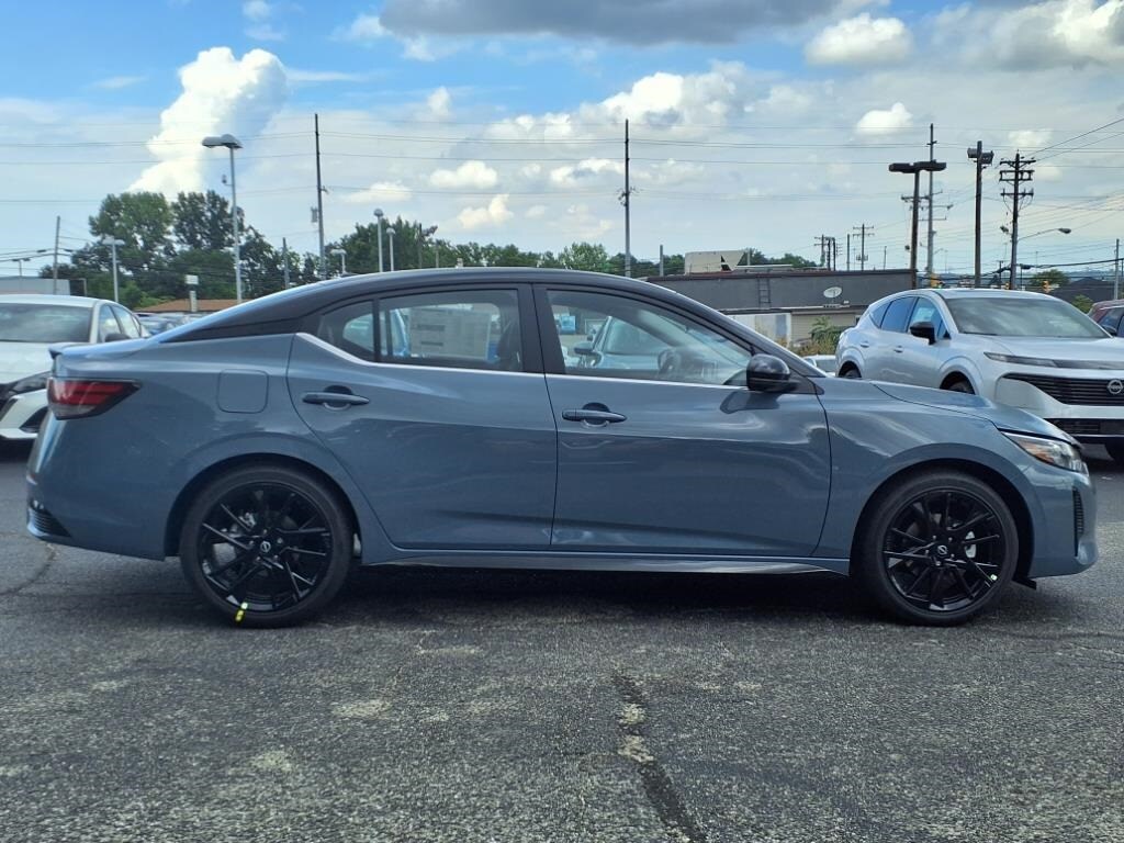 2025 Nissan Sentra SR photo 2
