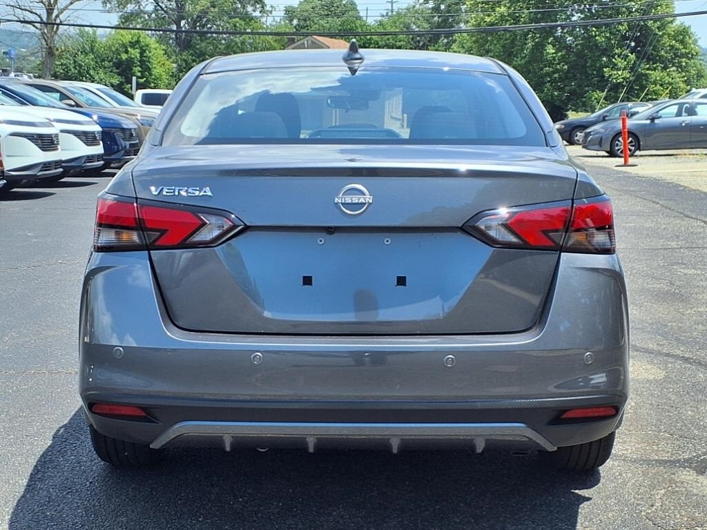 2025 Nissan Versa 1.6 SV photo 4