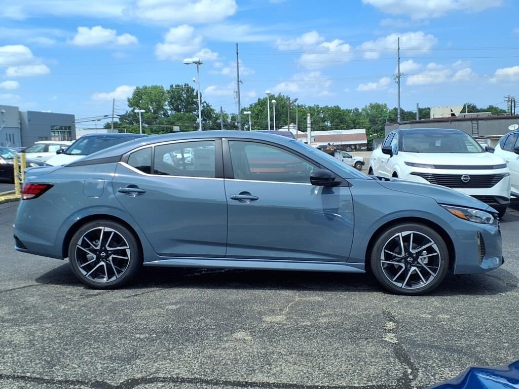 2025 Nissan Sentra SR photo 2