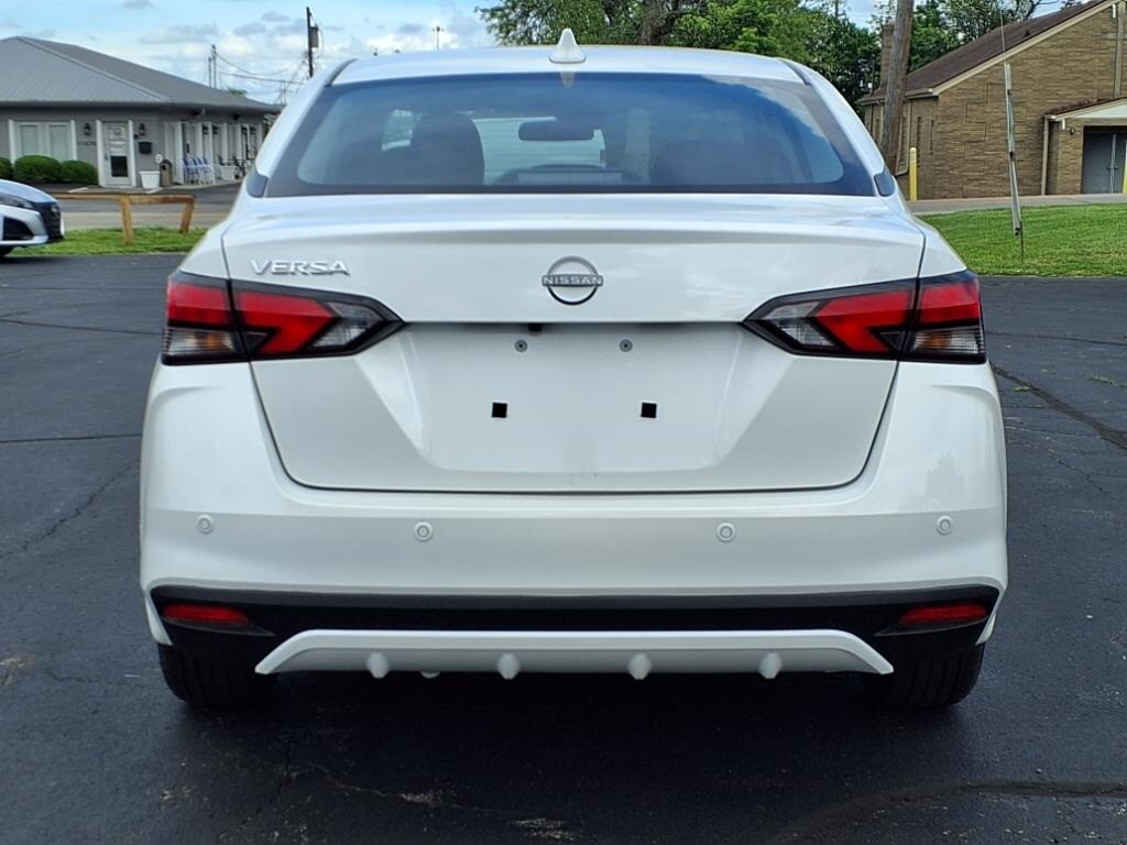 2025 Nissan Versa 1.6 SV photo 4