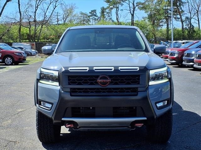 2025 Nissan Frontier PRO-4X photo 2