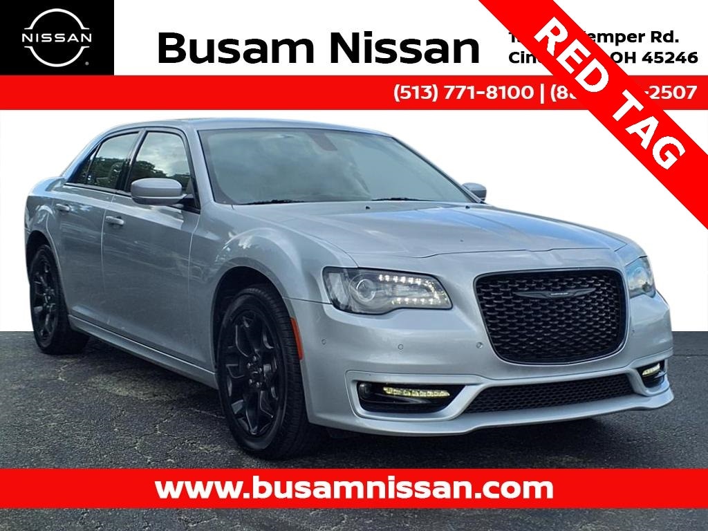 2023 Chrysler 300 Touring L's photo
