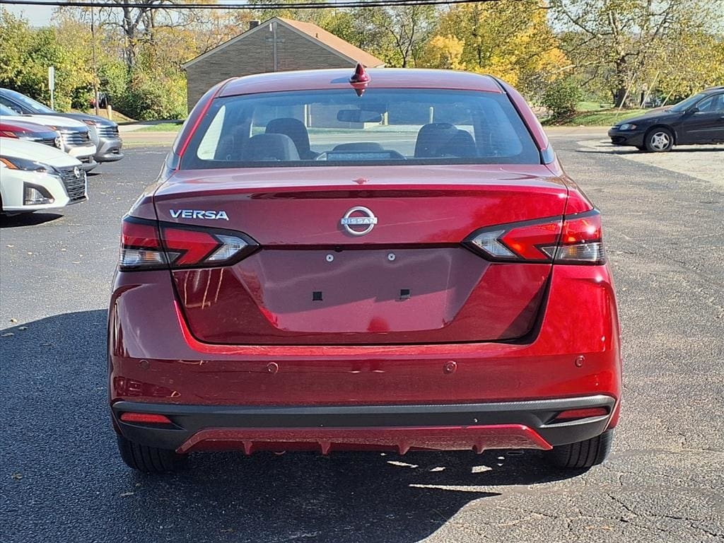 New 2025 Nissan Versa 1.6 SV Sedan