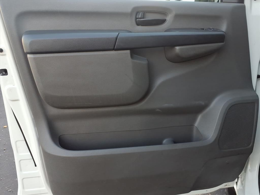 2019 Nissan NV Cargo S - Photo 10