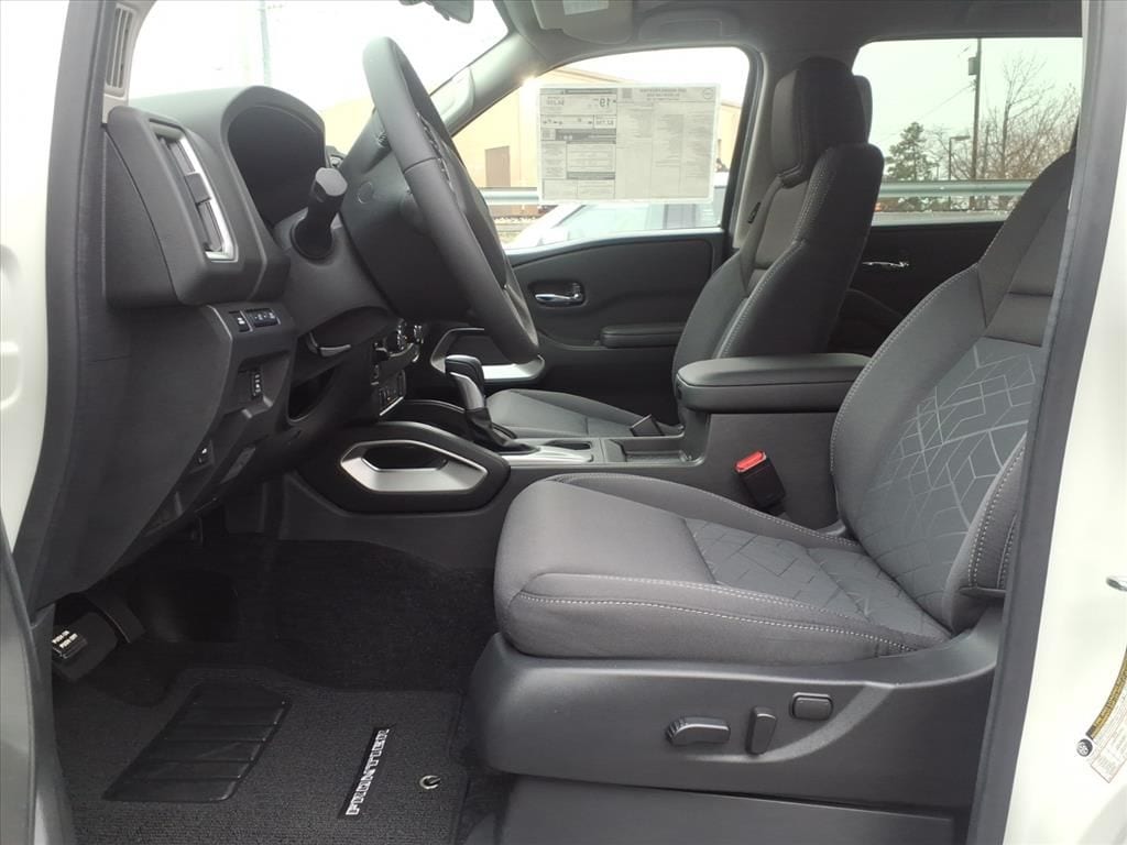 2025 Nissan Frontier SV - Photo 13