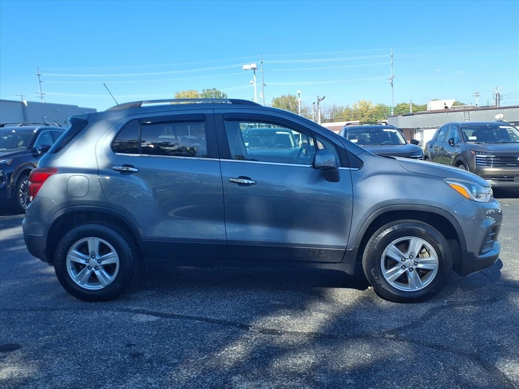 2019 Chevrolet Trax LT photo 2