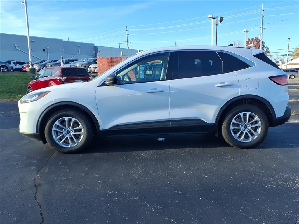 2022 Ford Escape SE Hybrid photo 2