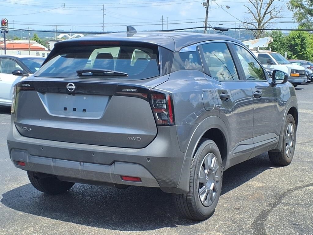 2025 Nissan Kicks S photo 2