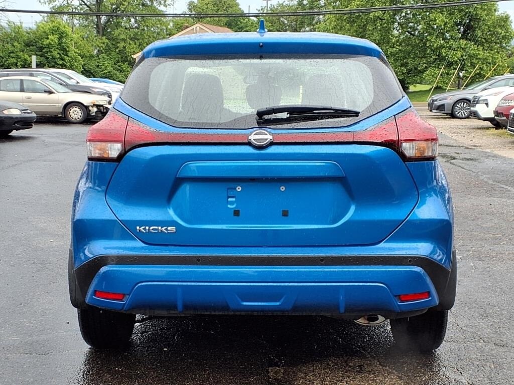 2024 Nissan Kicks S photo 4
