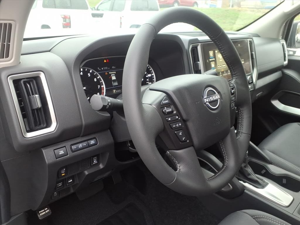 2025 Nissan Frontier SV - Photo 14