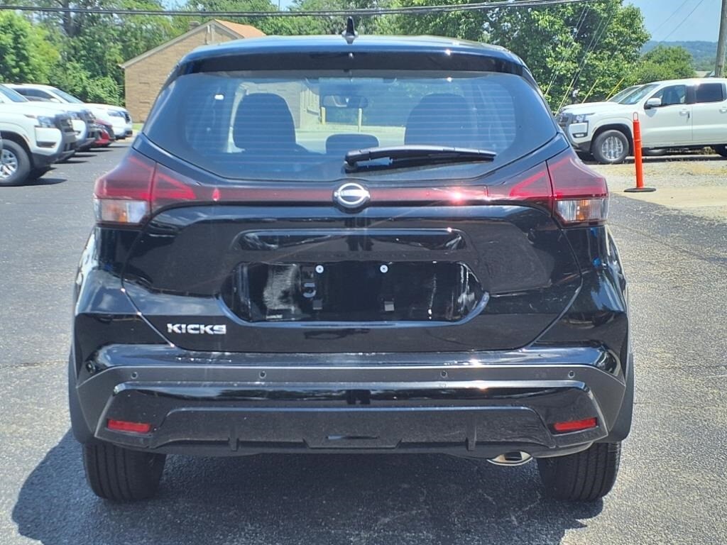 2025 Nissan Kicks Play S photo 3