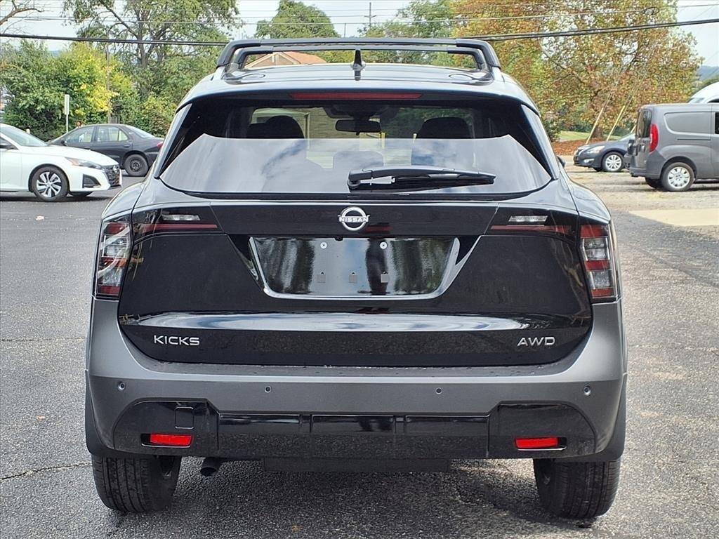 2026 Nissan Kicks SV photo 2