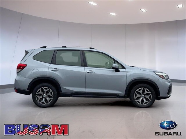 2021 Subaru Forester Premium photo 2