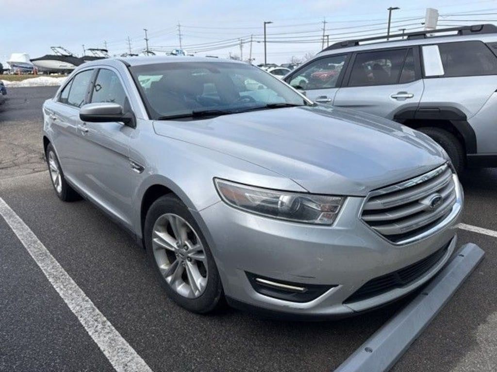 Used 2015 Ford Taurus SEL Sedan