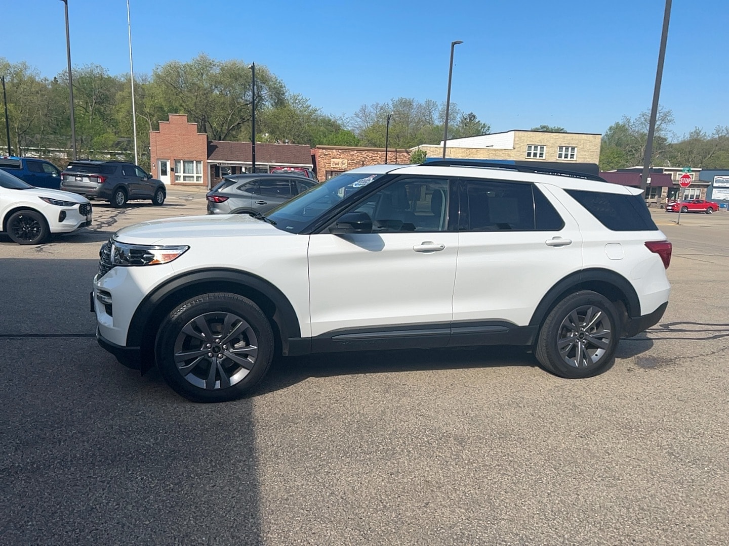 2022 Ford Explorer XLT 4WD's photo