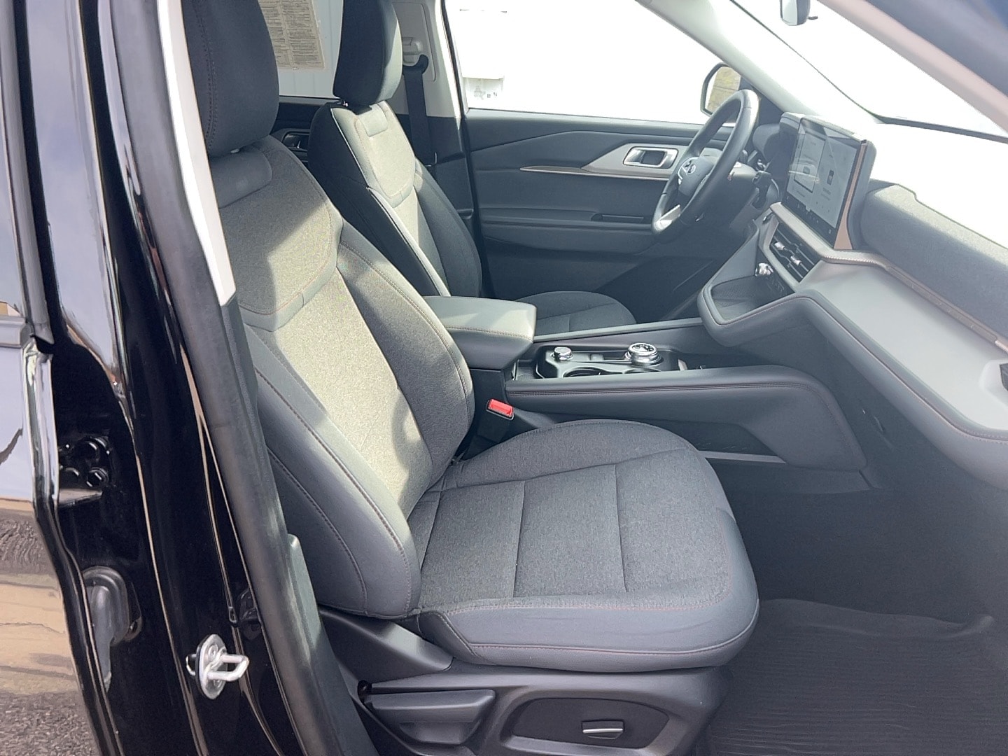 2025 Ford Explorer Active - Photo 17