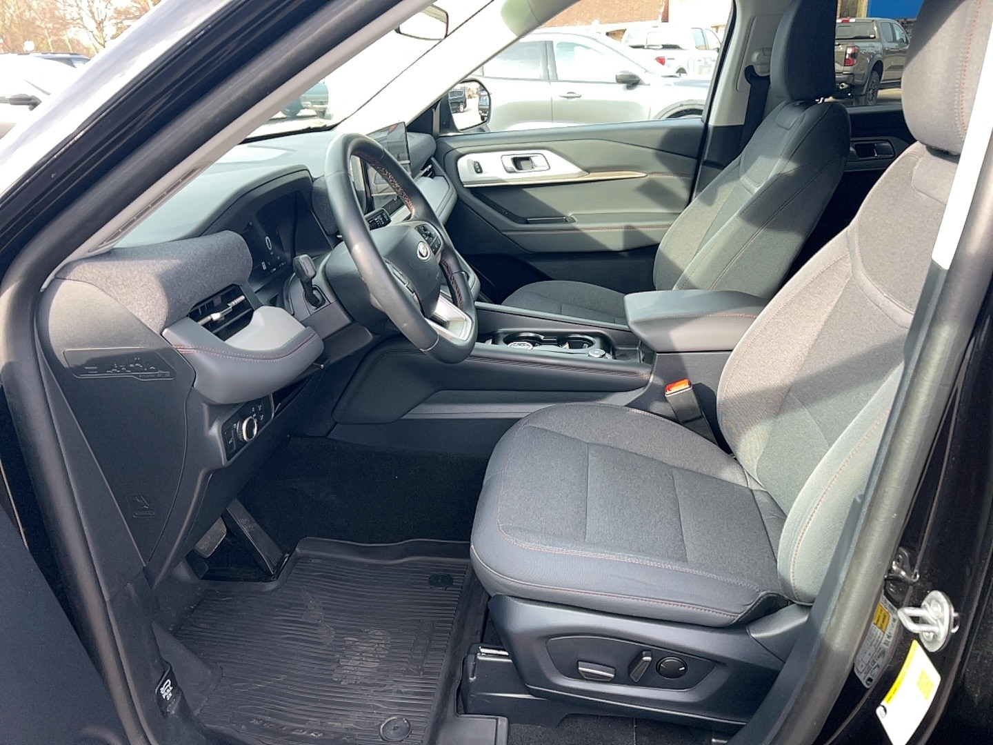 2025 Ford Explorer Active - Photo 11