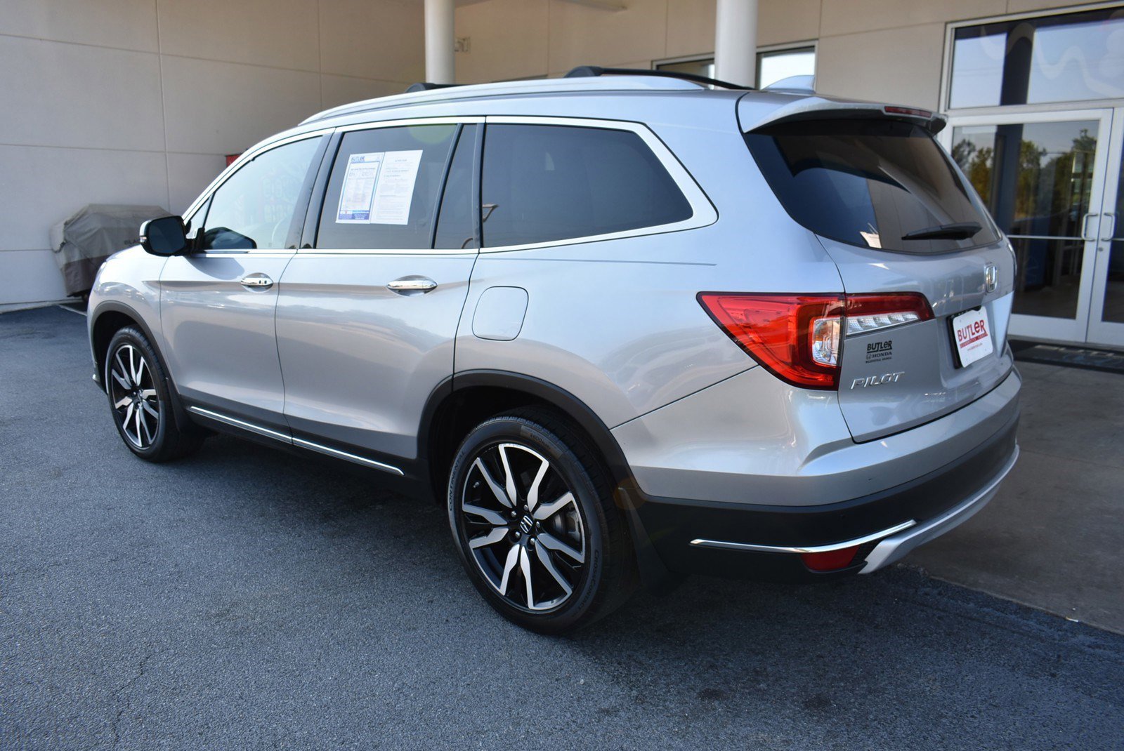 2019 Honda Pilot Touring photo 2