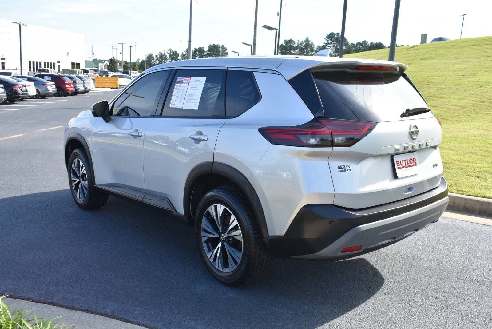 2021 Nissan Rogue SV photo 2
