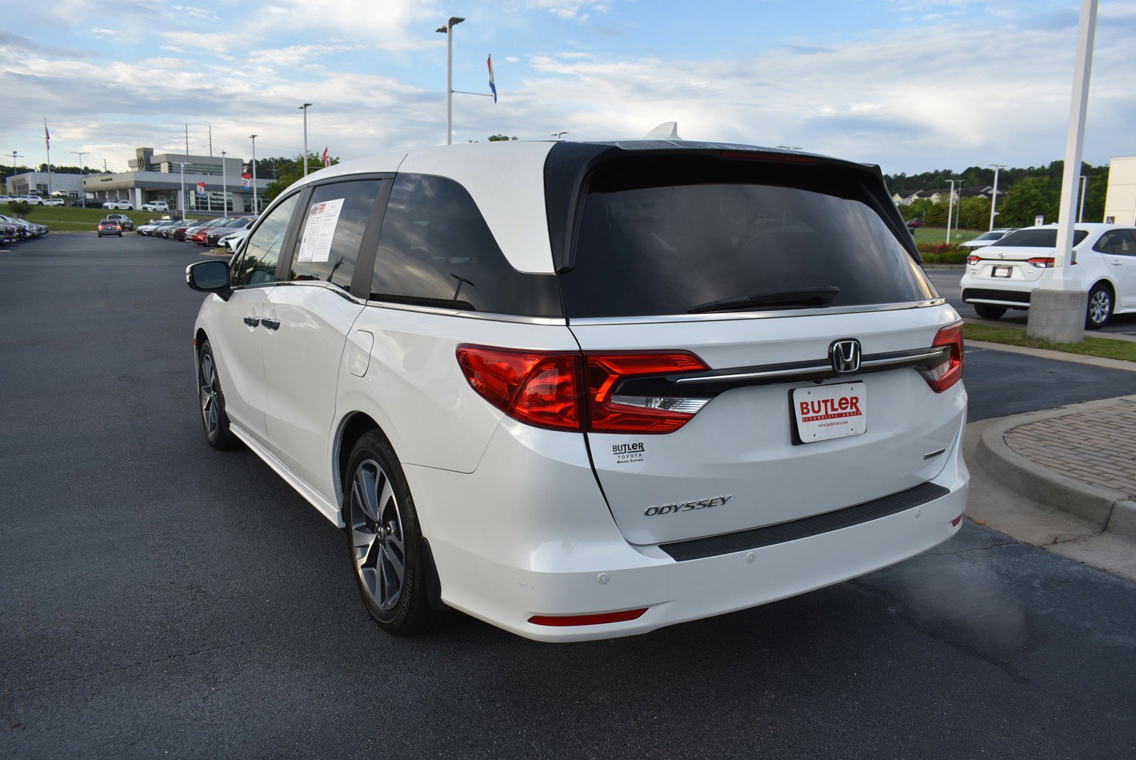 2022 Honda Odyssey Touring photo 2