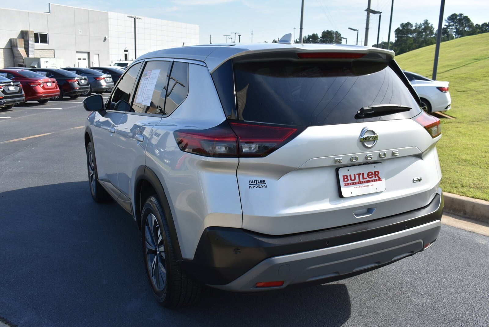 2021 Nissan Rogue SV photo 3