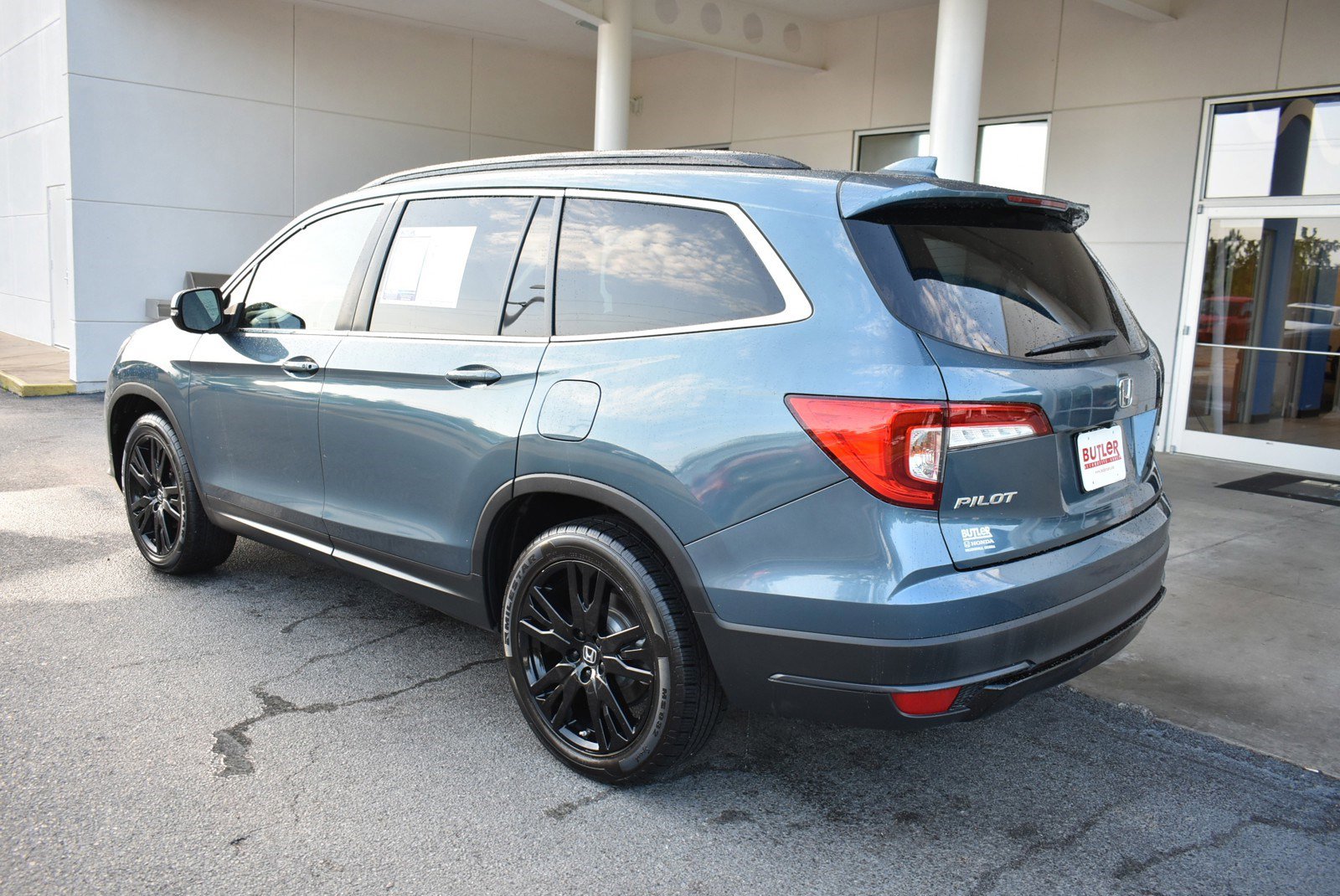 2021 Honda Pilot Special Edition photo 2