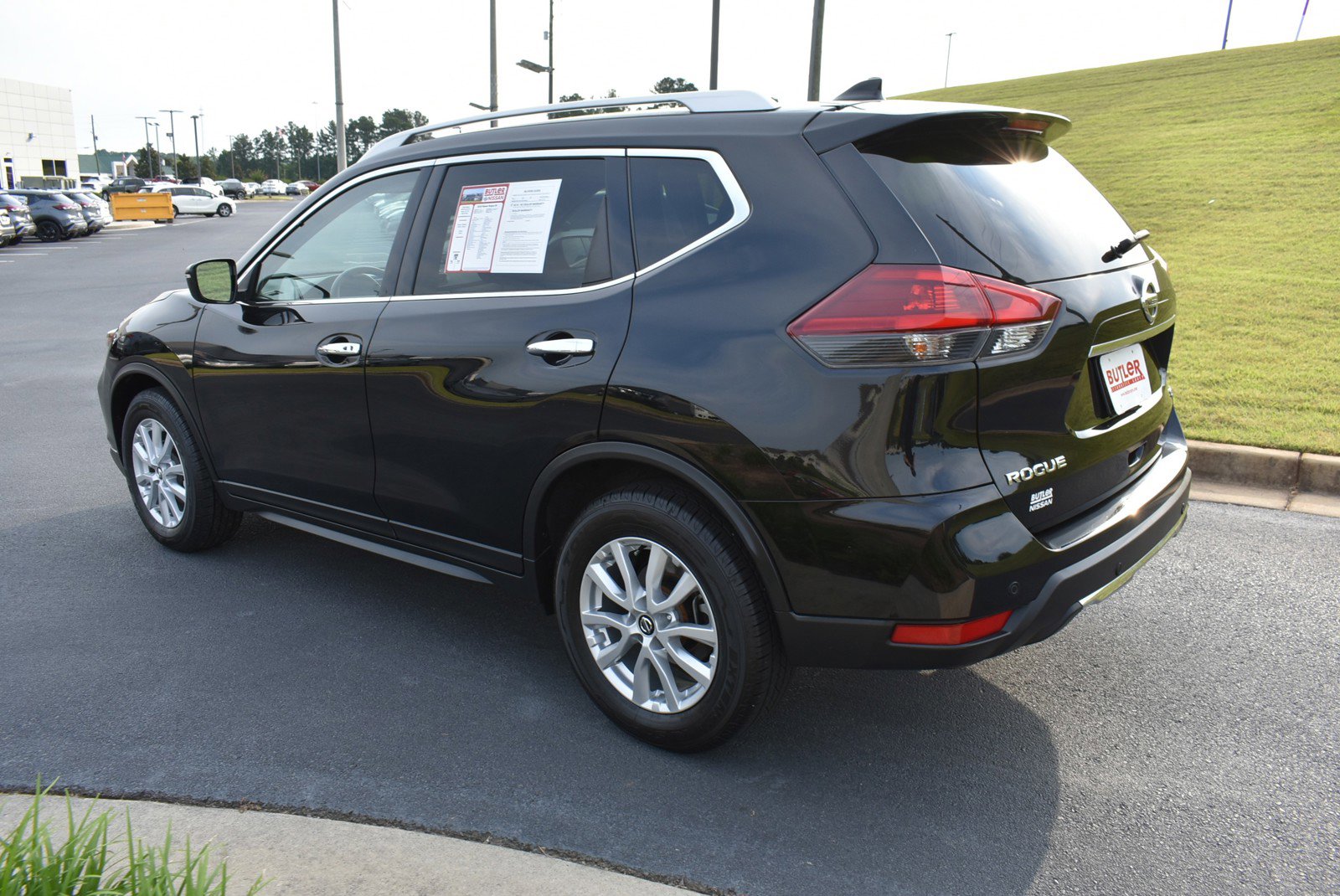 2020 Nissan Rogue SV photo 2