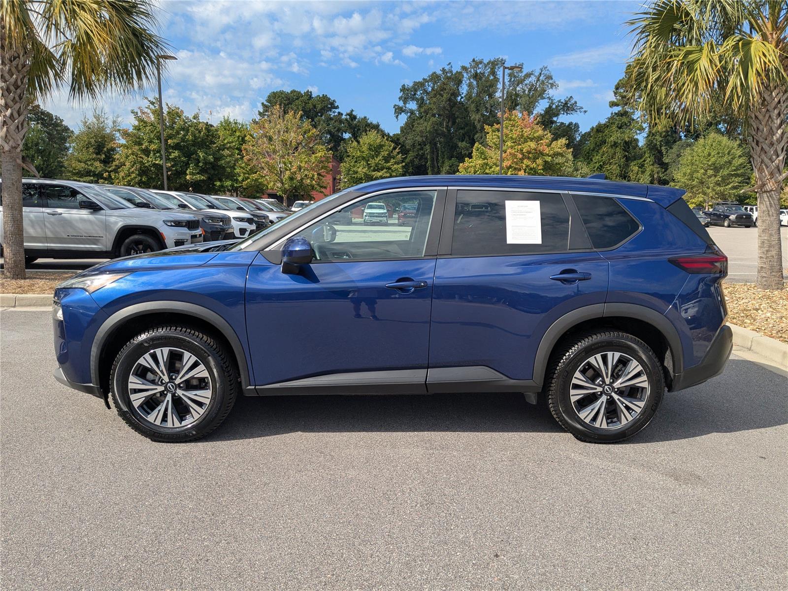 2023 Nissan Rogue SV photo 3