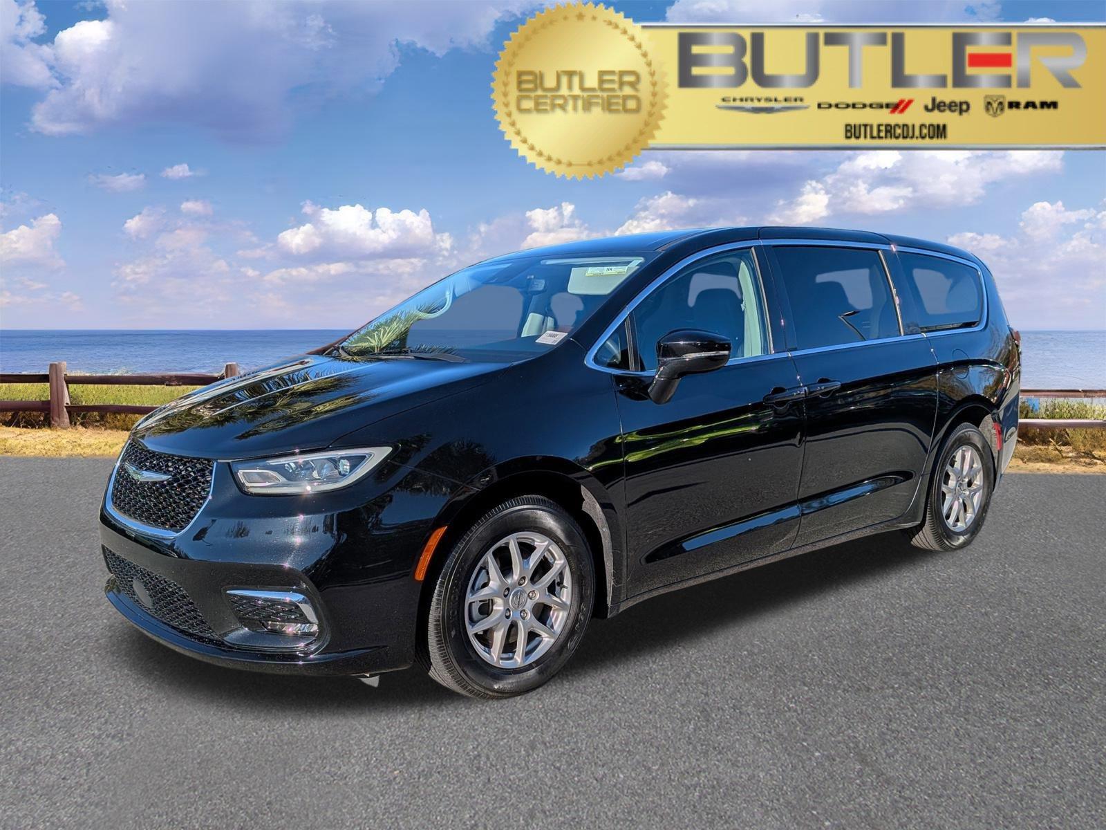 2024 Chrysler Pacifica Touring L's photo