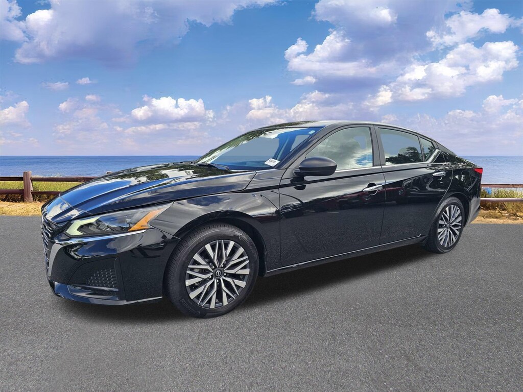 Used 2025 Nissan Altima SV Sedan