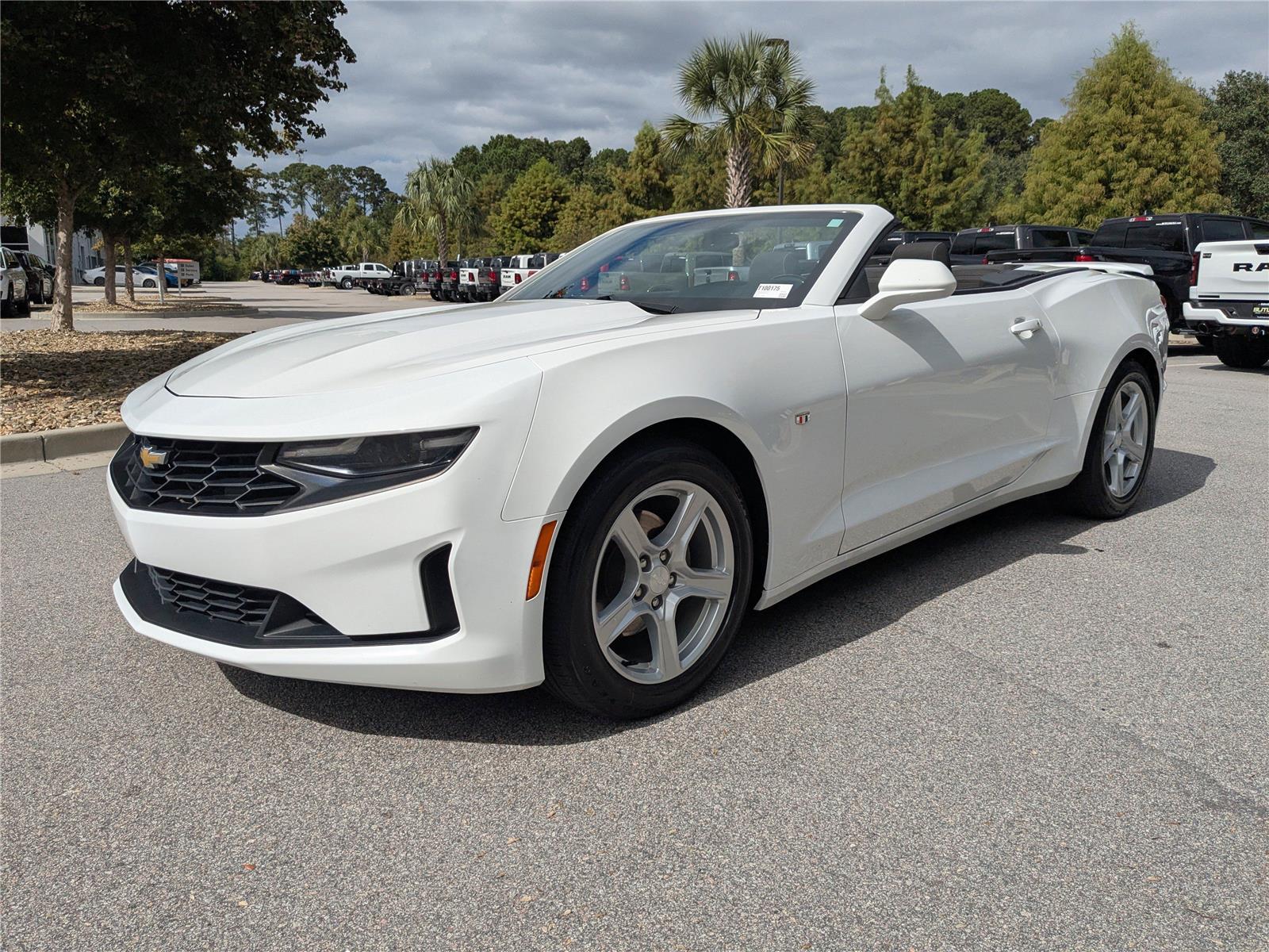 2022 Chevrolet Camaro 1LT photo 2
