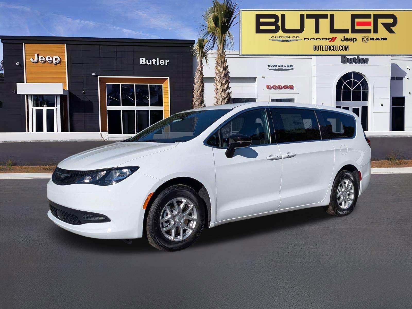 2026 Chrysler Voyager LX's photo