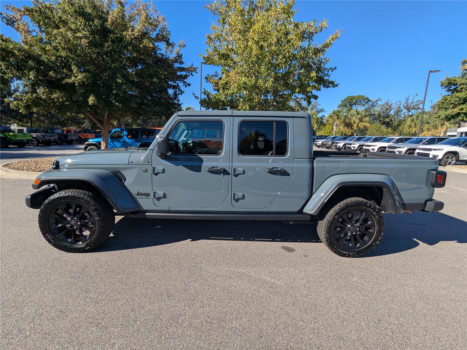 2024 Jeep Gladiator photo 3