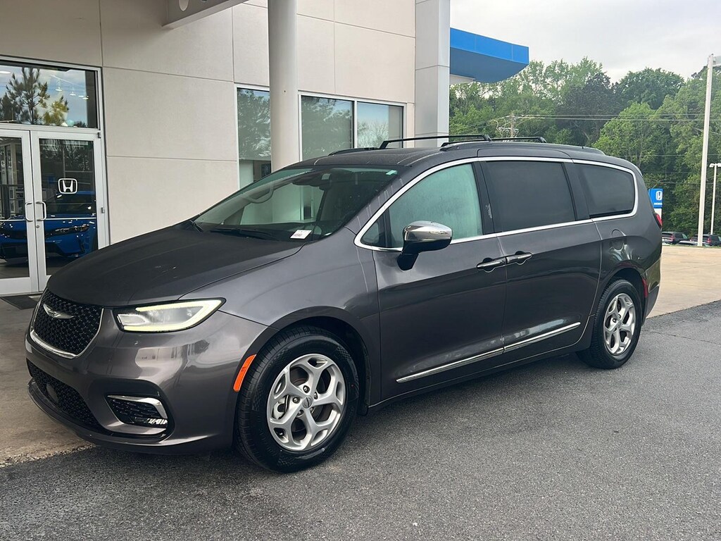 Used 2023 Chrysler Pacifica Limited Van