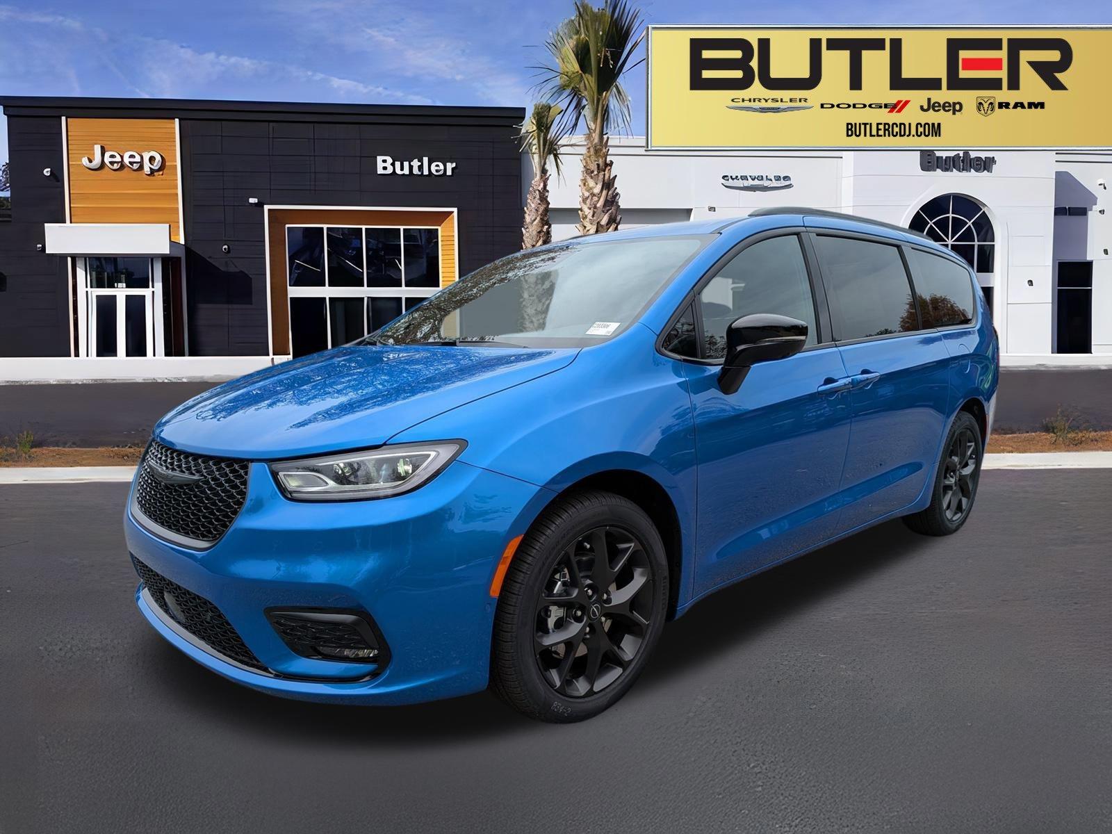 2026 Chrysler Pacifica Select's photo