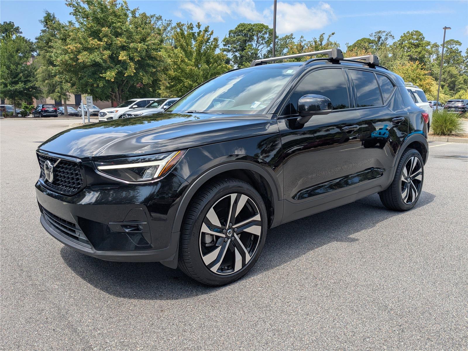 2023 Volvo XC40 Plus photo 2