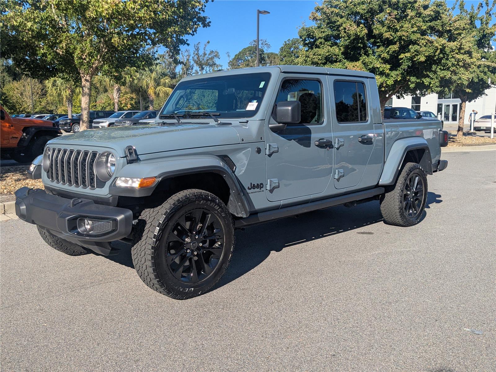 2024 Jeep Gladiator photo 2
