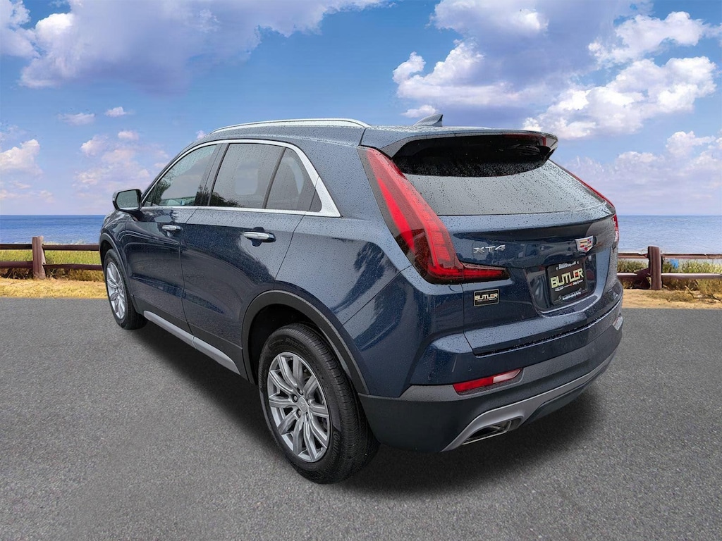 2021 Cadillac XT4 Premium Luxury photo 2