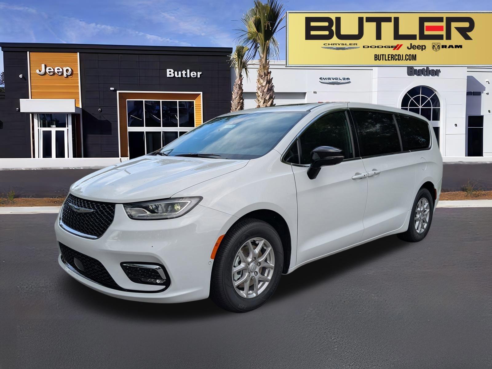 2026 Chrysler Pacifica Select's photo