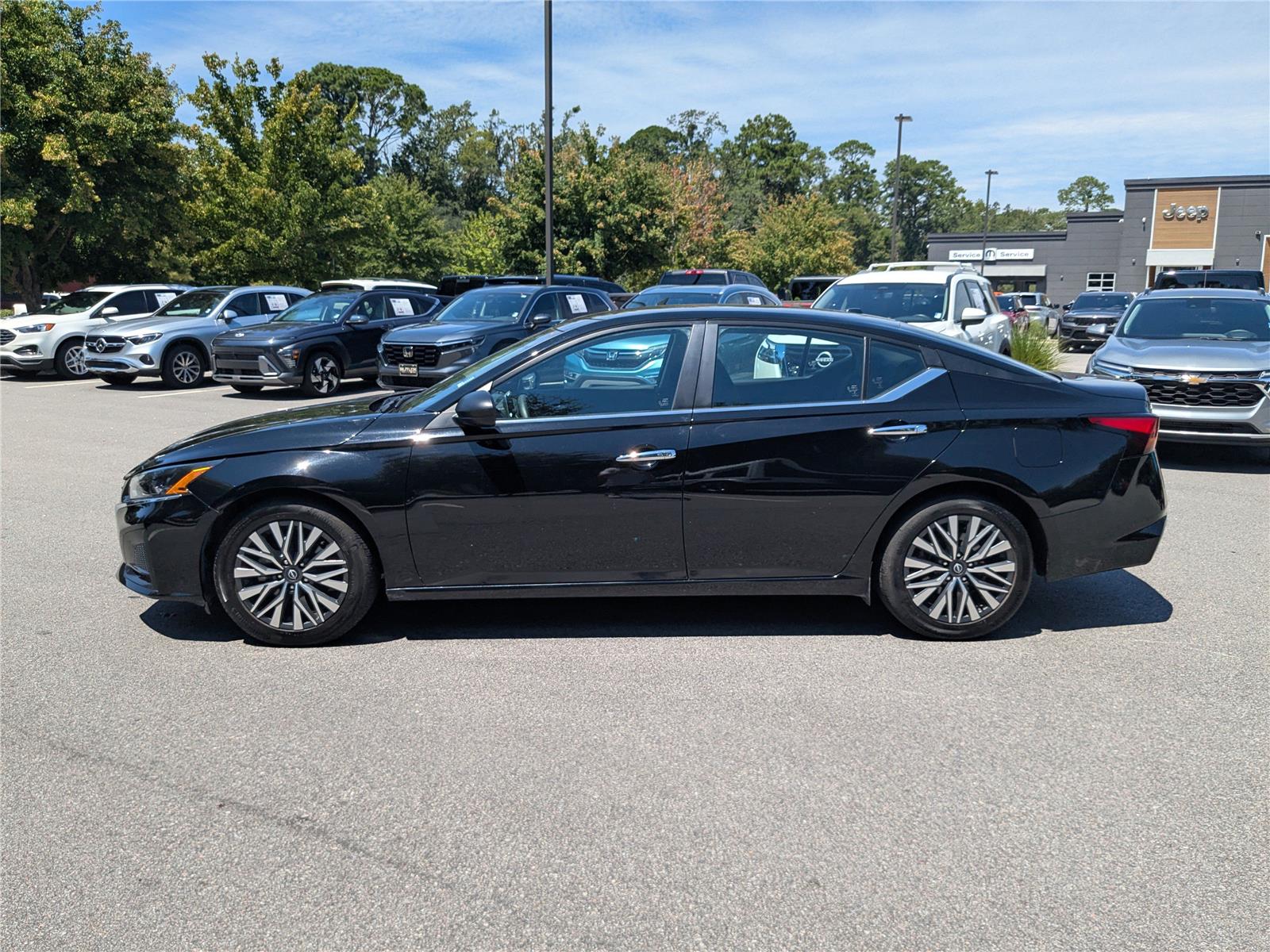 2024 Nissan Altima 2.5 SV photo 2