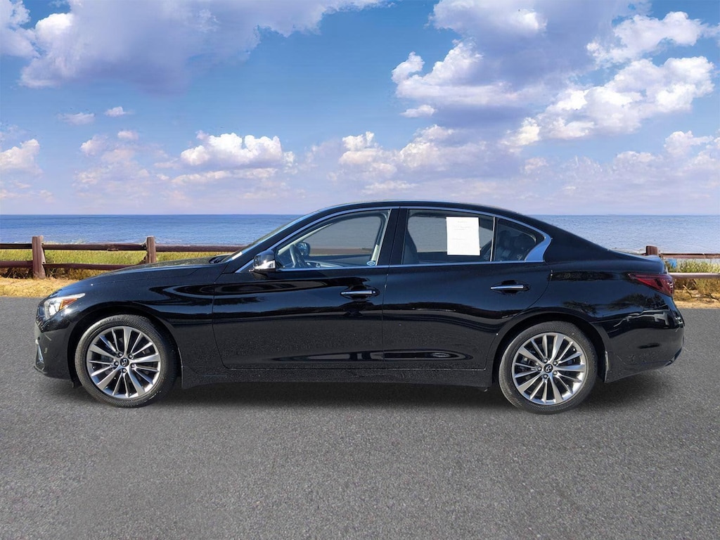 2023 Infiniti Q50 LUXE photo 2